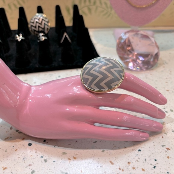 Round Circle Chevron Pattern Statement Ring - Picture 2 of 5